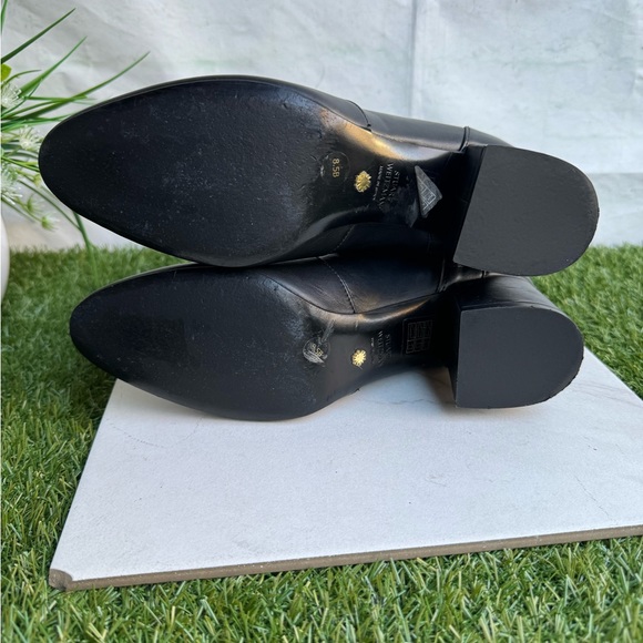 STUART WEITZMAN
'FLAREBLOCK' HEELED ANKLE BOOTS
$609.00 black soft Leather 8.5 - Picture 12 of 14